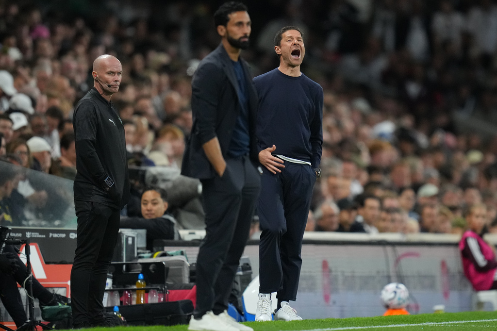 Chelsea's head coach Xabi Alonso shouts instructions during the English Premier League soccer match between Fulham and Chelsea in London, Monday, Aug. 24, 2026. (AP Photo/Kirsty Wigglesworth)