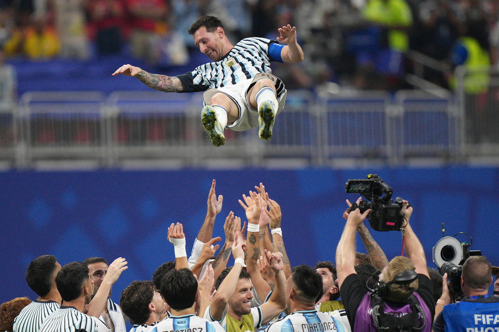 Argentina players toss teammate Lionel Messi (10) into the air as they celebrate after the World Cup round of 16 soccer match between Argentina and Egypt in Atlanta, Tuesday, July 7, 2026. (AP Photo/Jacob Kupferman)