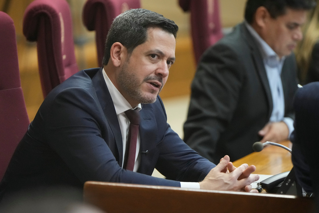 Chamber of Deputies President Raul Latorre votes in favor of a European Union-Mercosur trade agreement in Asuncion, Paraguay, Tuesday, March 17, 2026. (AP Photo/Jorge Saenz)