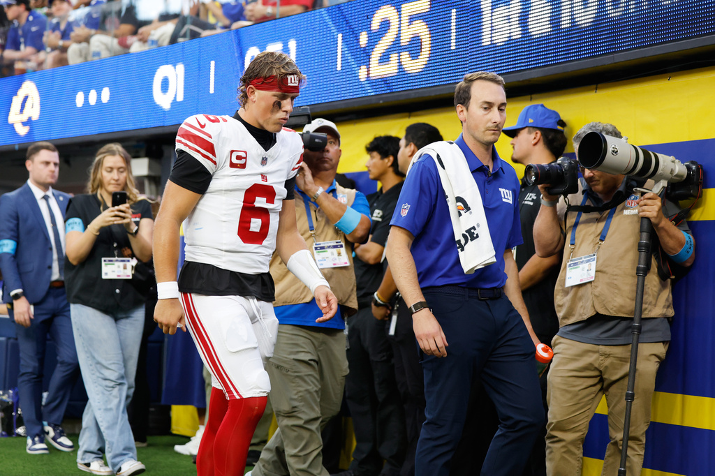 New York Giants quarterback Jaxson Dart (6) walks off the field with an injury during the first half of an NFL football game against the Los Angeles Rams in Inglewood, Calif., Monday, Sept. 21, 2026. (AP Photo/Caroline Brehman)