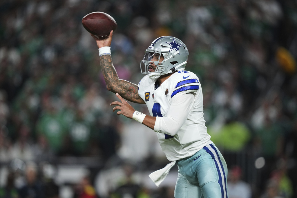 Dallas Cowboys quarterback Dak Prescott (4) throws a pass in the first half of an NFL football game against the Philadelphia Eagles Thursday, Sept. 4, 2025, in Philadelphia. (AP Photo/Matt Slocum)