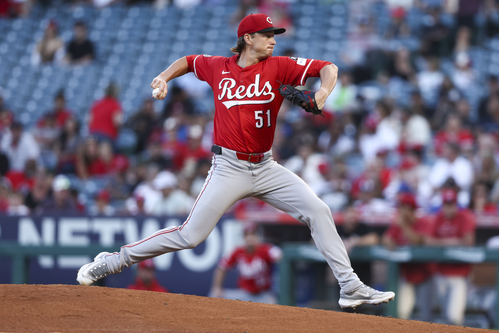 Cincinnati Reds pitcher Brady Singer throws to a Los Angeles Angels batter during the first inning of a baseball game, Monday, Aug. 18, 2025, in Anaheim, Calif. (AP Photo/Jessie Alcheh)