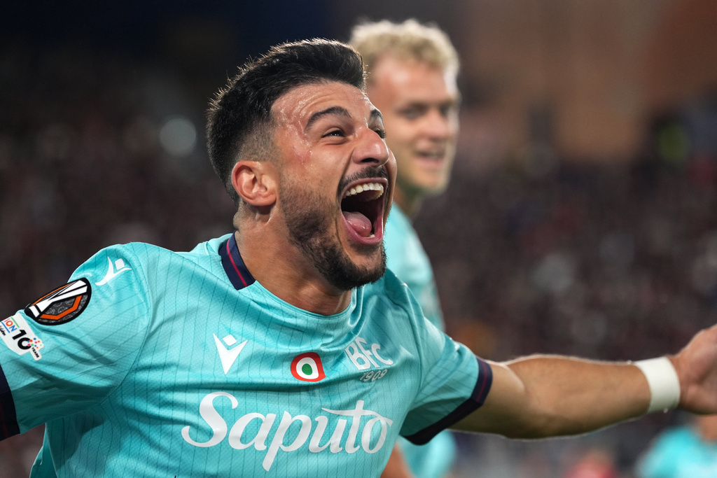 Bologna's Riccardo Orsolini celebrates after scoring his side's opening goal during the Europa League, opening phase soccer match between Bologna and Freiburg at the Renato Dall'Ara Stadium in Bologna, Italy, Thursday, Oct. 2, 2025. (Massimo Paolone/LaPresse via AP)