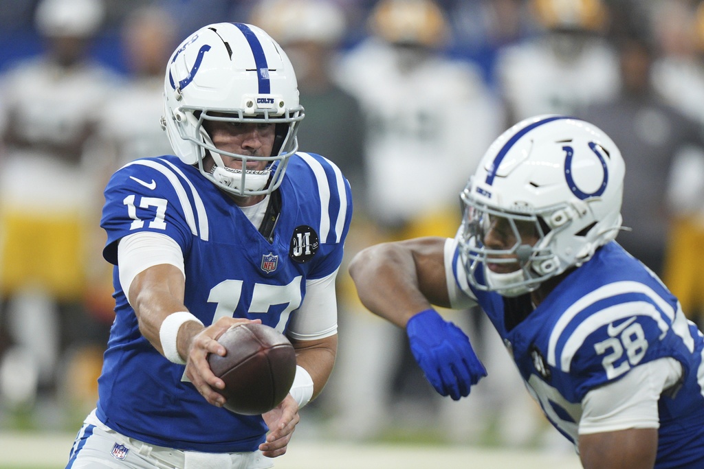 Indianapolis Colts quarterback Daniel Jones (17) hands off to Jonathan Taylor (28) during the first half of a preseason NFL football game against the Green Bay Packers, Saturday, Aug. 16, 2025, in Indianapolis. (AP Photo/AJ Mast)
