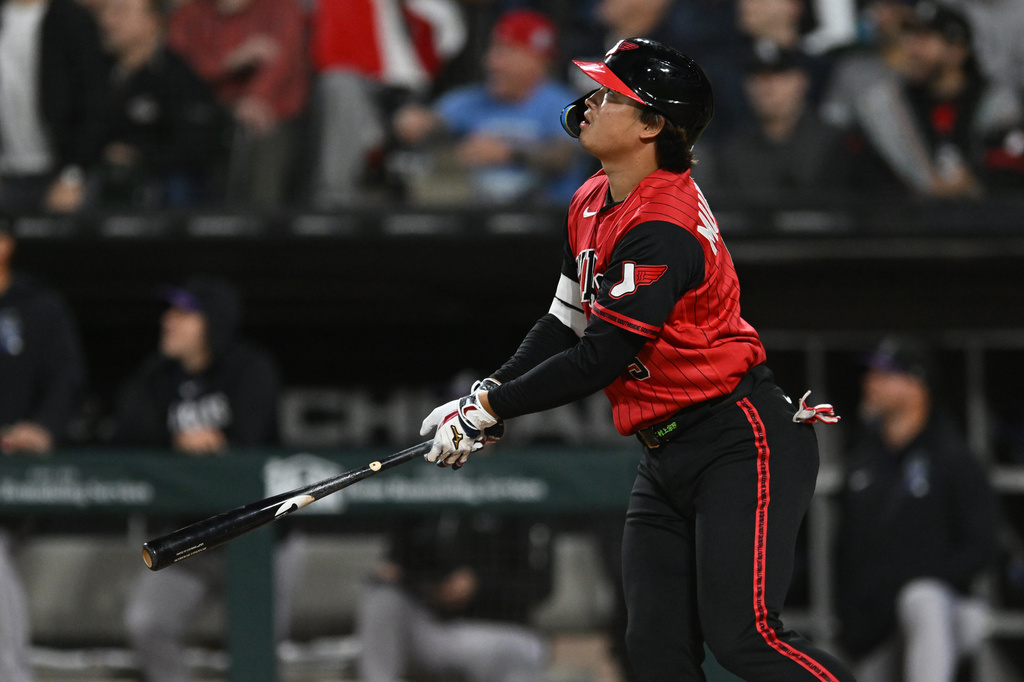 Chicago White Sox's Munetaka Murakami, of Japan, watches his solo home run during the first inning of a baseball game against the Colorado Rockies Friday, Sept. 25, 2026, in Chicago. (AP Photo/Paul Beaty)