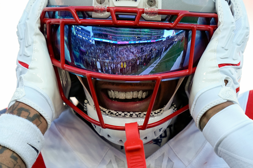 New England Patriots wide receiver DeMario Douglas warms up before the NFL Super Bowl 60 football game Seattle Seahawks, Sunday, Feb. 8, 2026, in Santa Clara, Calif. (AP Photo/Julio Cortez)