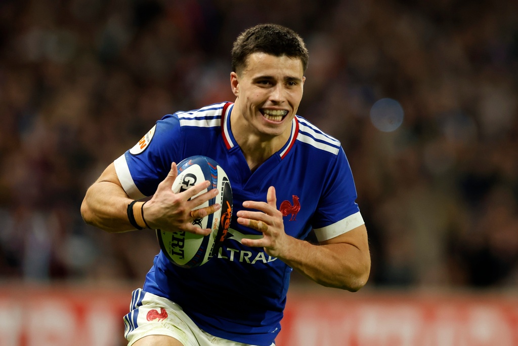 France's Gaël Dréan on his way to score a try during the Six Nations rugby union match between France and Italy in Lille, France, Sunday, Feb. 22, 2026. (AP Photo/Jean-Francois Badias)