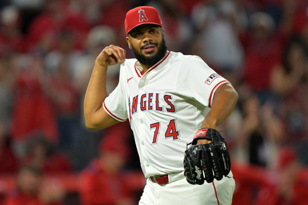 Los Angeles Angels relief pitcher Kenley Jansen smiles after striking out Houston Astros' Mauricio Dubon for the final out of the ninth inning and earning a save during a baseball game Friday, Sept. 26, 2025, in Anaheim, Calif. (AP Photo/Jayne Kamin-Oncea)