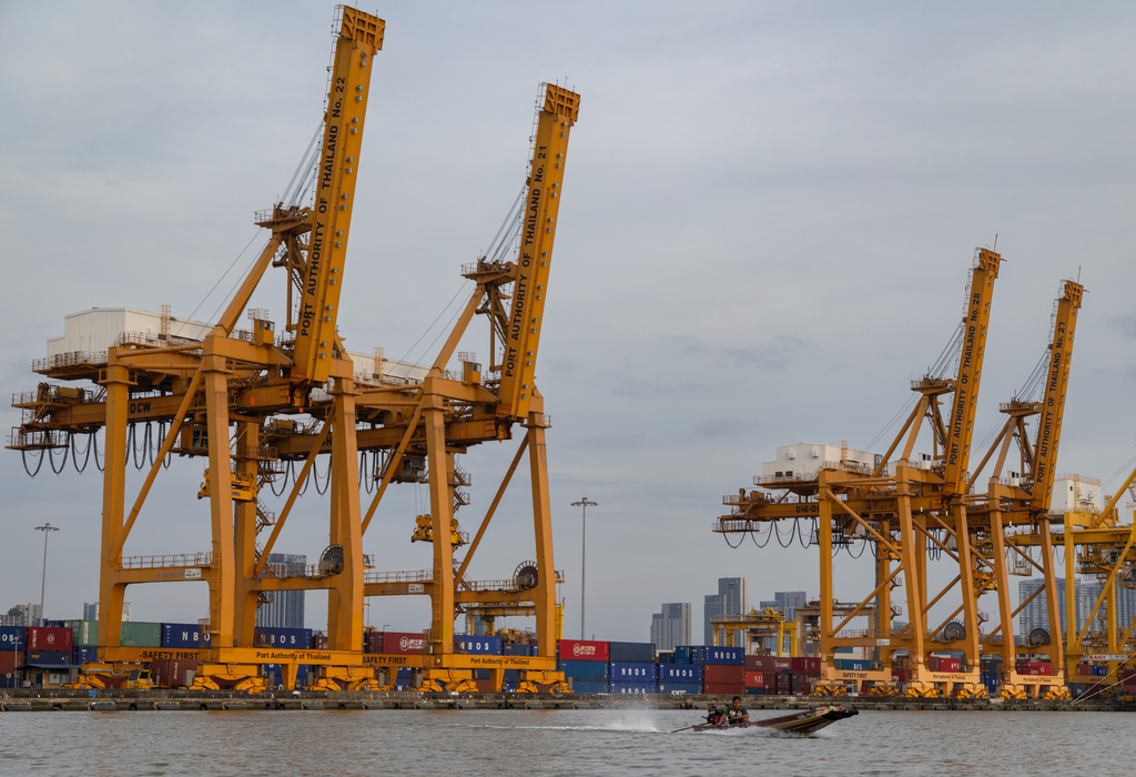 A small boat splashes past a row of ship-to-shore cranes at Khlong Toei Pier in Bangkok, Thailand on Jan 3, 2026. (AP Photo/Anton L. Delgado)