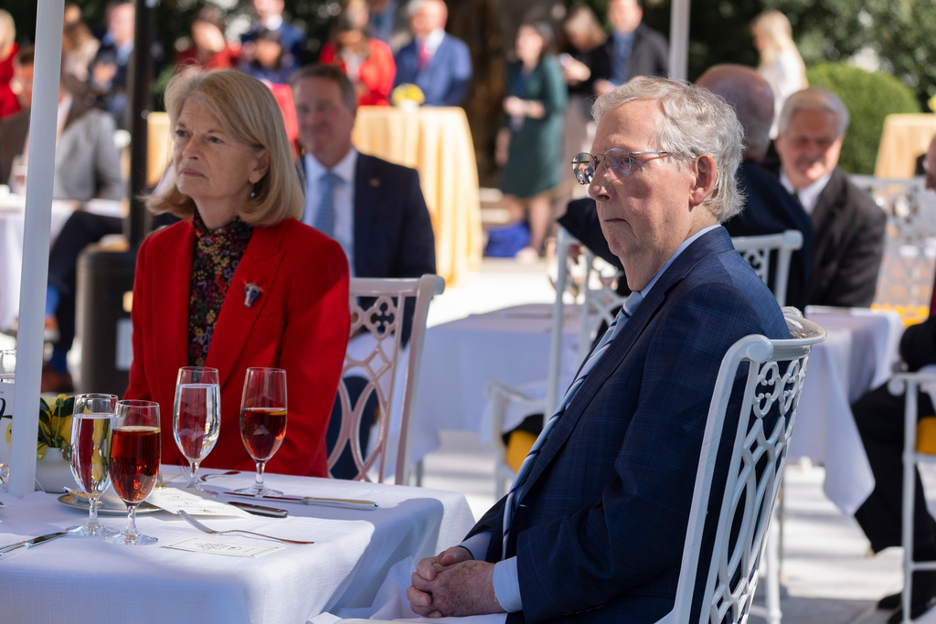 Sen. Mitch McConnell, R-Ky., and Sen. Lisa Murkowski, R-Alaska, join a lunch hosted by President Donald Trump, on the Rose Garden patio at the White House, Tuesday, Oct. 21, 2025, in Washington. (AP Photo/Manuel Balce Ceneta)