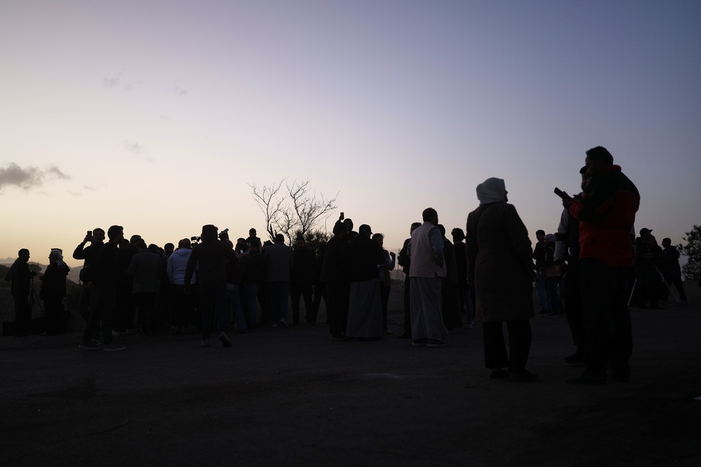 People gather to sight the Ramadan crescent moon marking the beginning of the holy month of Ramadan at the foothills of Mount Qasioun near the Tomb of the Unknown Soldier in Damascus, Tuesday, Feb. 17, 2026. (AP Photo/Ghaith Alsayed)