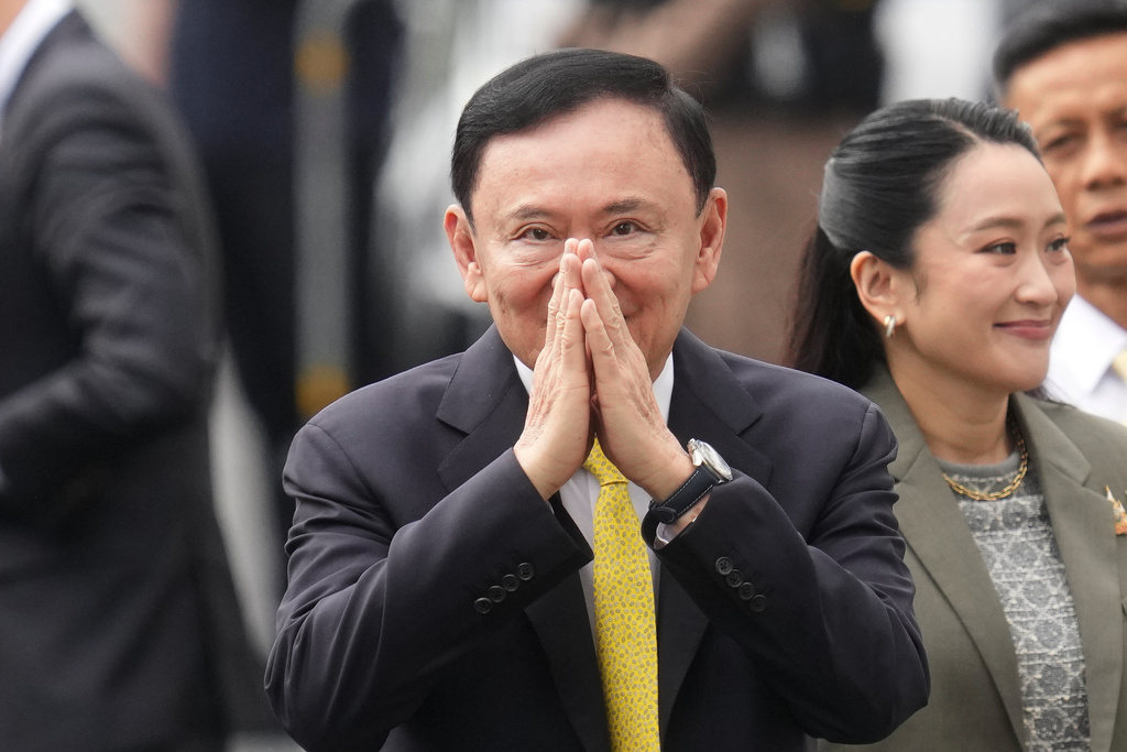 Thailand's former Prime Minister Thaksin Shinawatra, center, and his daughter and former Prime Minister Paetongtarn Shinawatra, right, arrive at Supreme Court in Bangkok, Thailand, Tuesday, Sept. 9, 2025. (AP Photo/Sakchai Lalit)