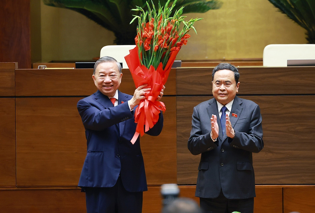 Vietnam's top leader To Lam, left, receives a bouquet from Chairman of National Assembly Tran Thanh Man after swearing in as the country's president in Hanoi, Vietnam Tuesday, April 7, 2026. (Duong Van Giang/VNA via AP)