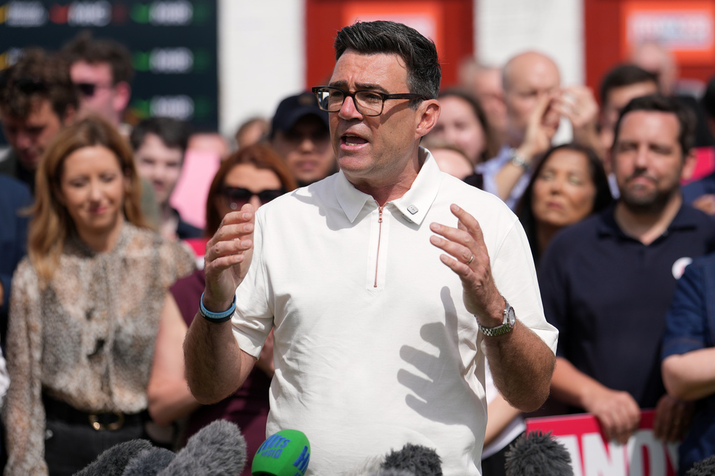 Britain's Labour party candidate Andy Burnham speaks to supporters after the Makerfield by-election in Ashton in Makerfield, England, Friday, June 19, 2026.(AP Photo/Jon Super)