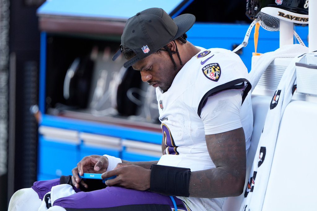 Baltimore Ravens quarterback Lamar Jackson sits on the bench after being replaced by Cooper Rush during the second half of an NFL football game against the Kansas City Chiefs Sunday, Sept. 28, 2025, in Kansas City, Mo. (AP Photo/Charlie Riedel)
