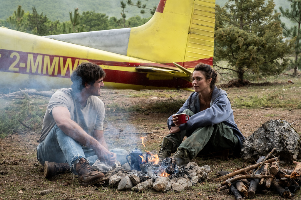 This image released by 20th Century Studios shows Jacob Elordi, left, and Margaret Qualley in a scene from "The Dog Stars." (Fabio Lovino/20th Century Studios via AP)