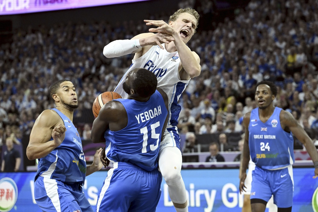 Lauri Markkanen of Finland and Akwasi Yeboah of Britain during Eurobasket, European Basketball Championship group B match between Finland and Britain in Tampere, Finland, Friday, Aug. 29, 2025. (Heikki Saukkomaa/Lehtikuva via AP)