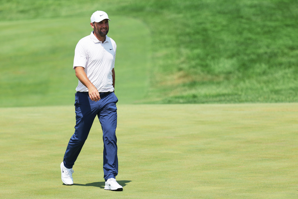 Scottie Scheffler walks on the ninth green during the final round of the 3M Open golf tournament at the Tournament Players Club Sunday, July 26, 2026, in Blaine, Minn. (AP Photo/Bailey Hillesheim)