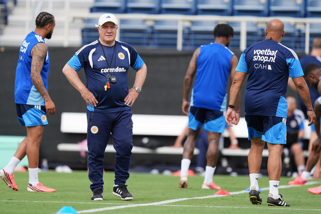 Curaçao head coach Dick Advocaat looks on during a training for the national soccer team in Boca Raton, Fla., Tuesday, June 9, 2026, ahead of the World Cup soccer tournament. (AP Photo/Rebecca Blackwell)