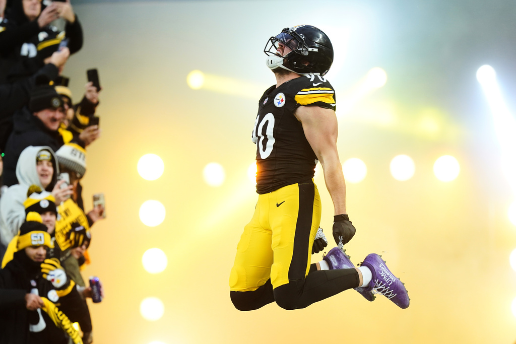 Pittsburgh Steelers linebacker T.J. Watt enters the field before an NFL football game against the Buffalo Bills, Nov. 30, 2025, in Pittsburgh. (AP Photo/Matt Freed, File)