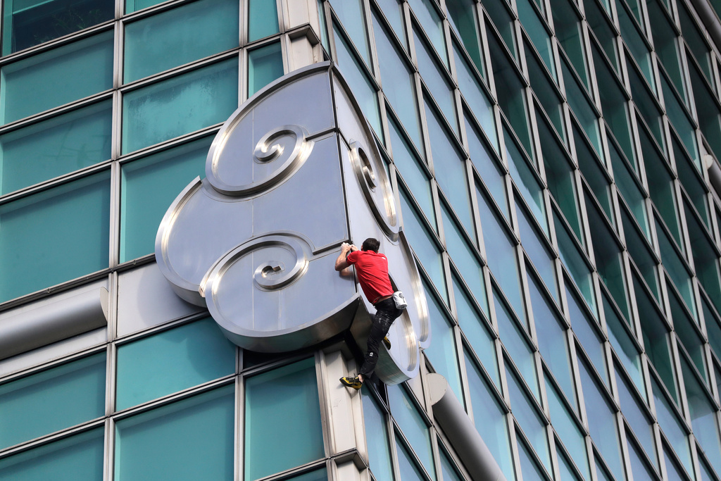 Rock climber Alex Honnold, of the U.S., performs a free solo climb of the Taipei 101 skyscraper in Taipei, Taiwan, Sunday, Jan. 25. 2026. (AP Photo/Chiang Ying-ying)