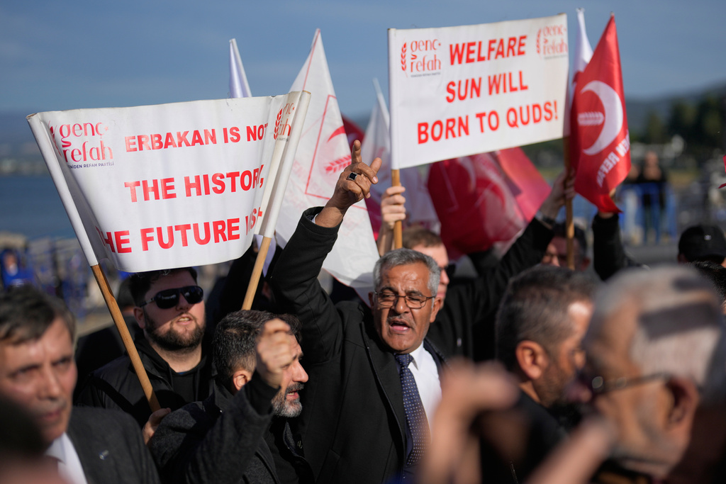 People shout slogans during a small protest by Islamic New Welfare Party against a prayer ceremony led by Pope Leo XIV at the archaeological excavations of the ancient Byzantine-era Christian Saint Neophytos Basilica, in Iznik, Turkey, Friday, Nov. 28, 2025. (AP Photo/Khalil Hamra)