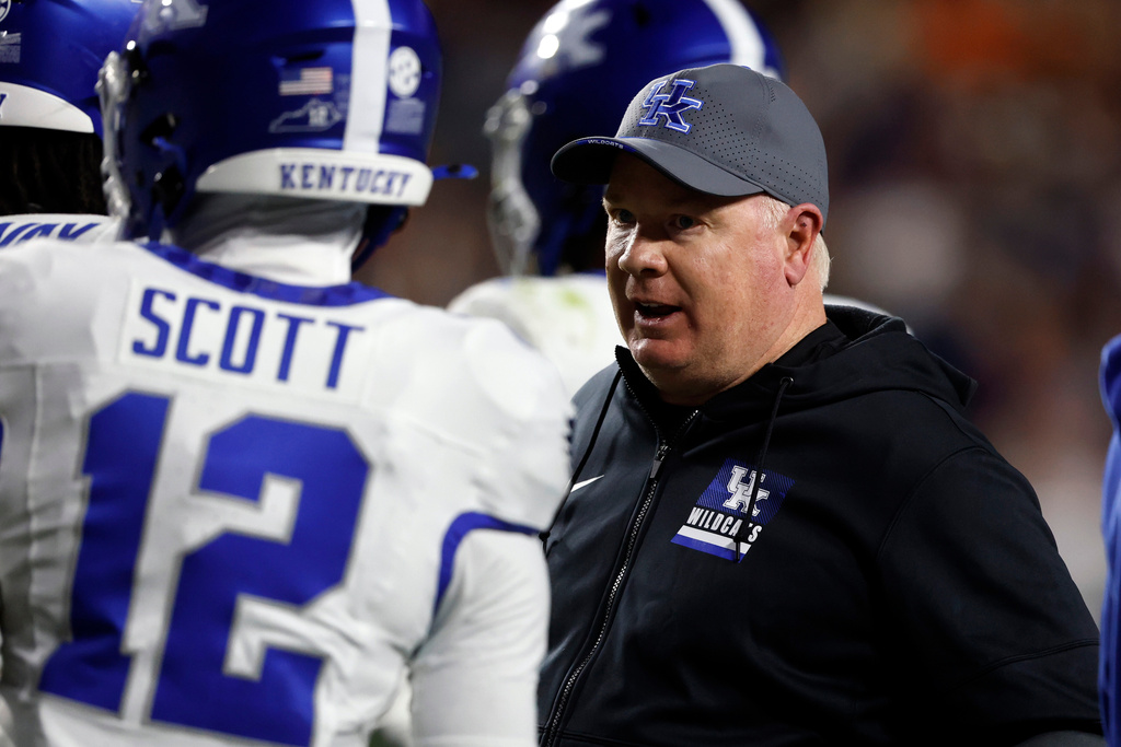 Kentucky head coach Mark Stoops talks with players during a timeout in the first half of an NCAA college football game against Auburn, Saturday, Nov. 1, 2025, in Auburn, Ala. (AP Photo/Butch Dill)
