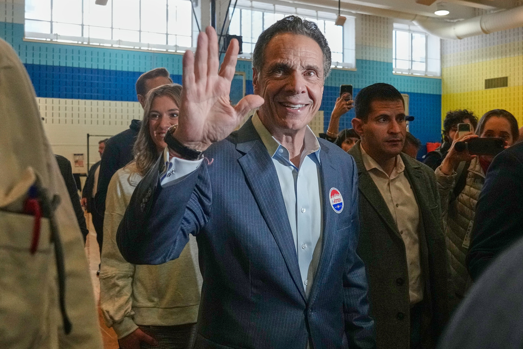 New York mayoral candidate Andrew Cuomo waves after voting in New York, Tuesday, Nov. 4, 2025. (AP Photo/Richard Drew)