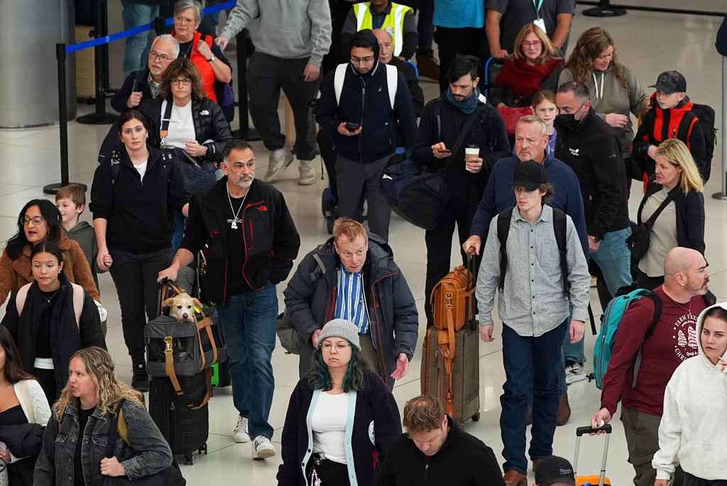 Travelers move through the main terminal of Denver International Airport, Tuesday, Nov. 25, 2025, in Denver. (AP Photo/David Zalubowski)