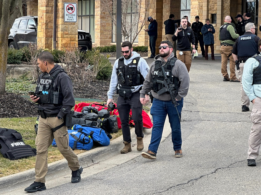 Law enforcement respond to a call at Temple Israel synagogue on Thursday, March 12, 2026, in West Bloomfield Township, Mich. (AP Photo/Corey Williams)