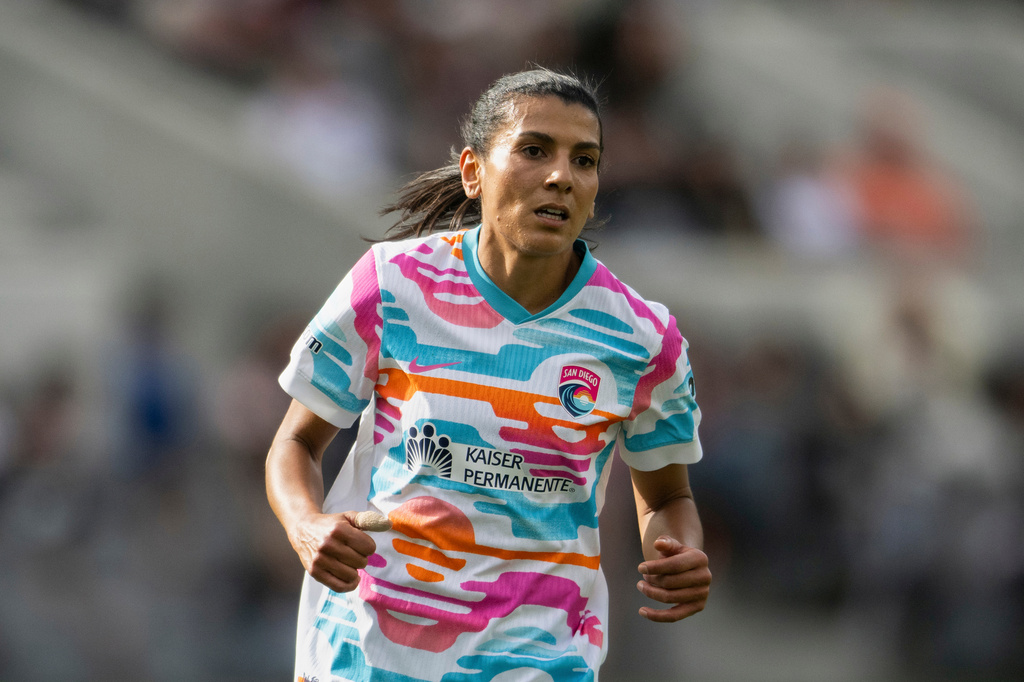 FILE - San Diego Wave FC midfielder Kenza Dali (10) runs during an NWSL soccer match against the Angel City FC in Los Angeles, Sunday, March 16, 2025. (AP Photo/Kyusung Gong,File)