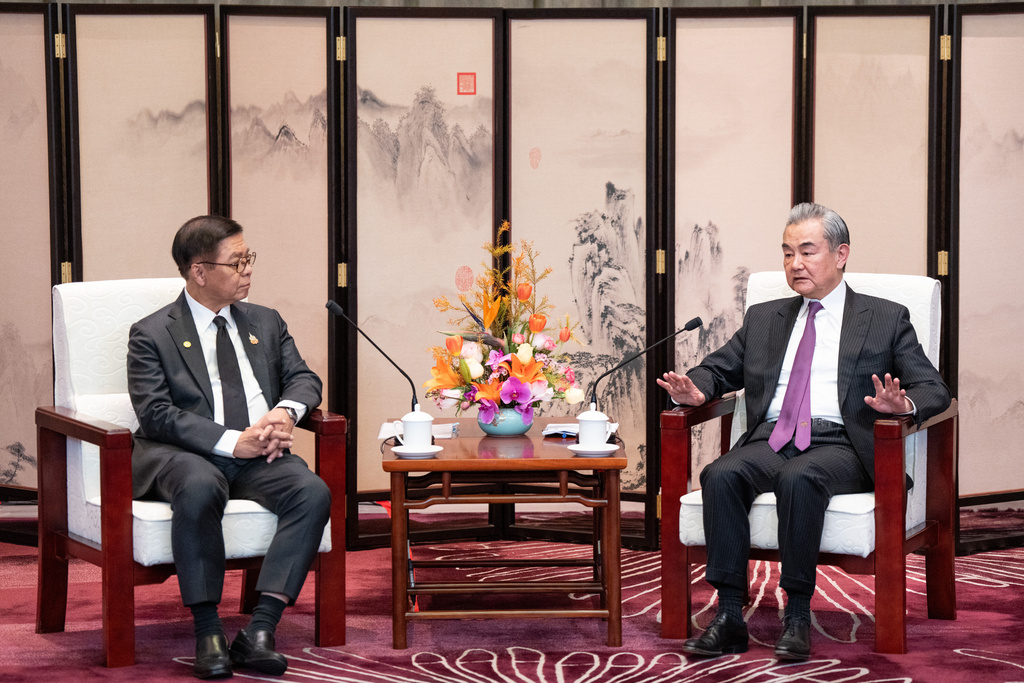 In this photo released by Xinhua News Agency, China's Foreign Minister Wang Yi, right, talks to his Thailand counterpart Sihasak Phuangketkeow during their meeting in Yuxi in southwest China's Yunnan province on Sunday, Dec. 28, 2025. (Wang Guansen/Xinhua via AP)