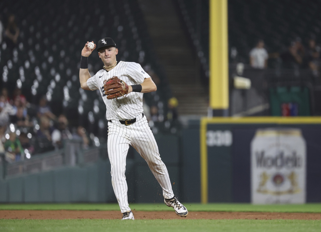 Chicago White Sox shortstop Colson Montgomery (12) throws to first base against the Detroit Tigers in a baseball game, Tuesday, Aug. 12, 2025, in Chicago. (AP Photo/Talia Sprague)
