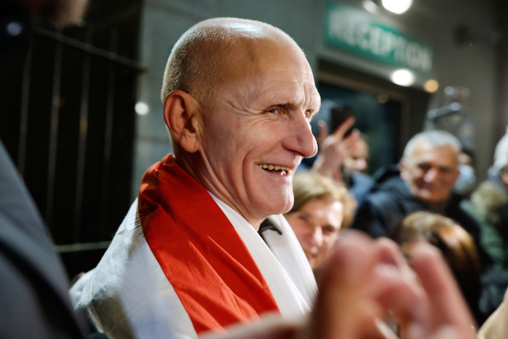 Nobel Peace Prize laureate Ales Bialiatski, one of released Belarusian prisoners, smiles surrounded by his supporters as he arrives at the U.S. Embassy in Vilnius, Lithuania, on Saturday, Dec. 13, 2025.(AP Photo/Mindaugas Kulbis)