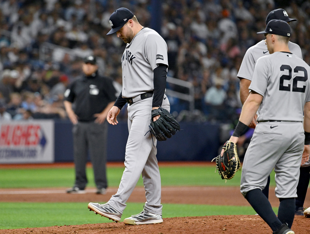 New York Yankees pitcher David Bednar reacts after the Tampa Bay Rays tie the game during the tenth inning of a baseball game Saturday, April 11, 2026, in St. Petersburg, Fla. (AP Photo/Jason Behnken)