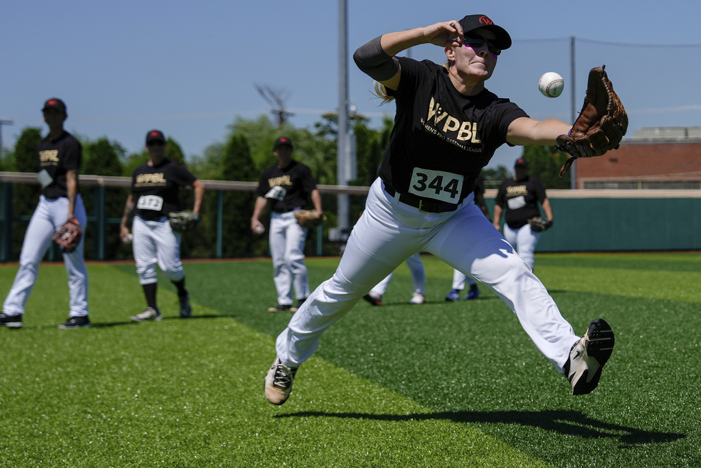 Nikki Hesson reaches towards the ball during the first day of tryouts for the Women's Professional Baseball League, Friday, Aug 22, 2025, at the Washington Nationals Youth Baseball Academy in Washington. (AP Photo/Julia Demaree Nikhinson)