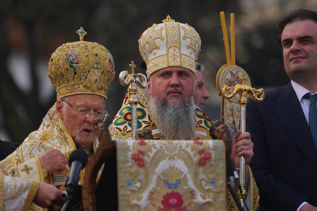 First Primate of Ukrainian Orthodox Church Epiphanius I, center, stands next to Ecumenical Patriarch Bartholomew I, the spiritual leader of the world's Orthodox Christians, during the Epiphany, in Istanbul, Turkey, Tuesday, Jan. 6, 2026. (AP Photo/Francisco Seco)