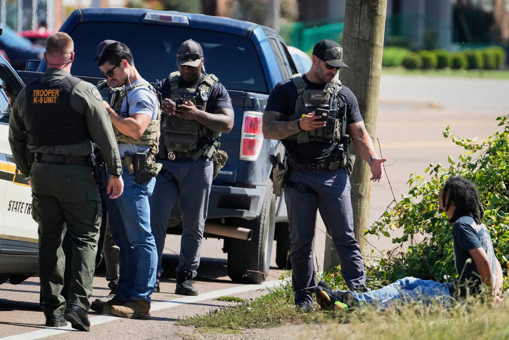 FILE - Federal law enforcement officers detain a man, right, Oct. 11, 2025, in Memphis, Tenn. (AP Photo/George Walker IV, File)