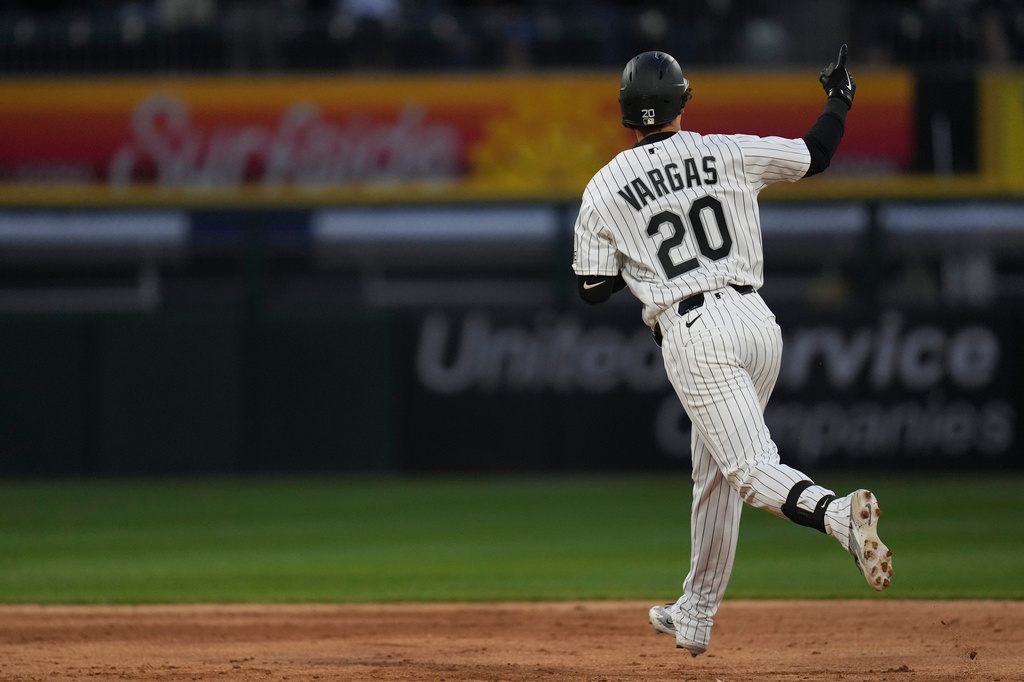 Chicago White Sox's Miguel Vargas runs the bases after hitting a home run during the fifth inning of a baseball game against the Seattle Mariners, Saturday, May 9, 2026, in Chicago. (AP Photo/Erin Hooley)