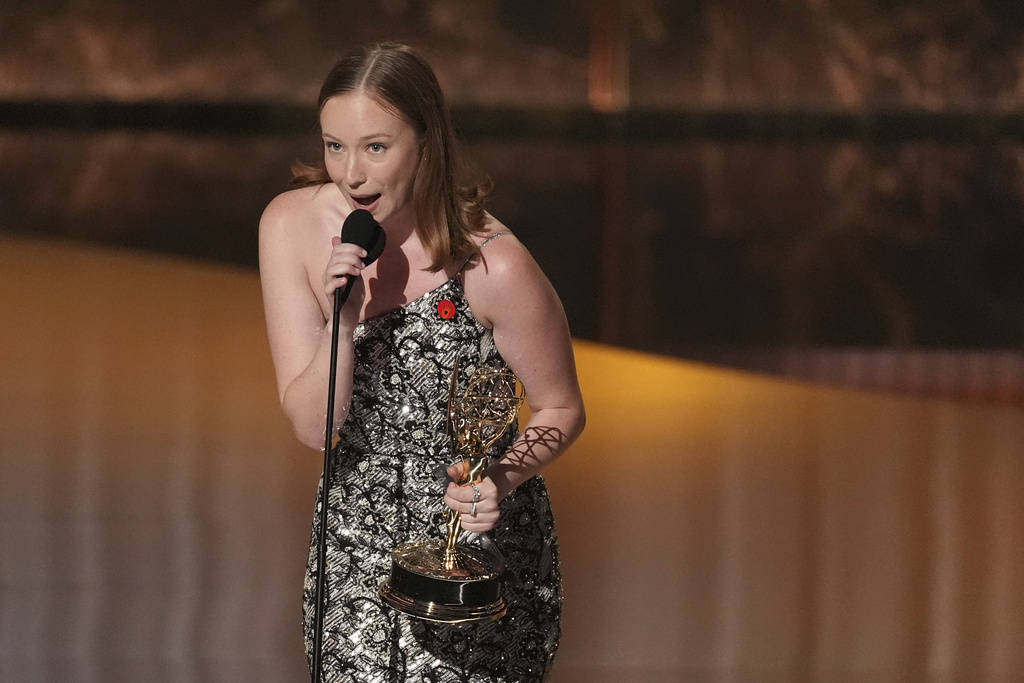 Hannah Einbinder accepts the award for outstanding supporting actress in a comedy series for "Hacks" during the 77th Primetime Emmy Awards on Sunday, Sept. 14, 2025, at the Peacock Theater in Los Angeles. (AP Photo/Chris Pizzello)