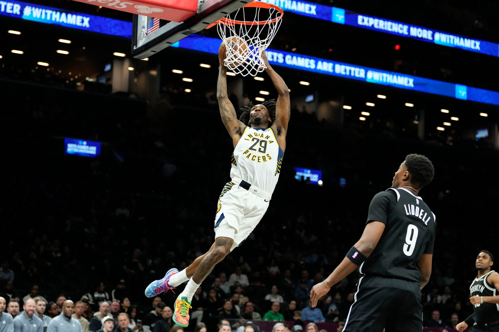 Indiana Pacers guard Quenton Jackson (29) dunks during the first half of an NBA basketball game against Brooklyn Nets, Thursday, April 9, 2026, in New York. (AP Photo/Yuki Iwamura)