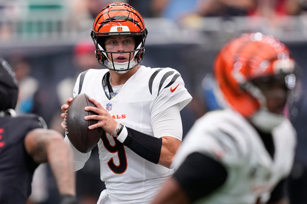 Cincinnati Bengals quarterback Joe Burrow looks to throw during the first half of an NFL football game against the Houston Texans in Houston, Sunday, Sept. 20, 2026. (AP Photo/David J. Phillip)