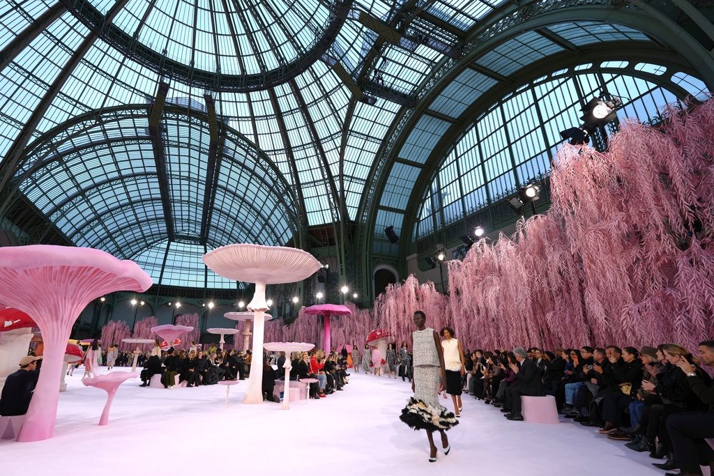 A model wears a creation as part of the Chanel Spring/Summer 2026 Haute Couture collection presented in Paris, Tuesday, Jan. 27, 2026. (AP Photo/Aurelien Morissard)