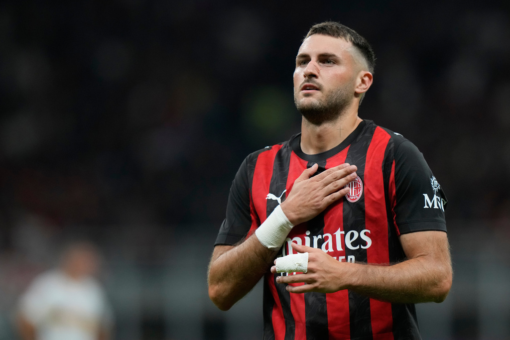 AC Milan's Santiago Gimenez celebrates after scoring against Lecce during an Italian Cup qualifying soccer match between AC Milan and Lecce, at the San Siro stadium in Milan, Italy, Tuesday, Sept. 23, 2025. (AP Photo/Luca Bruno)