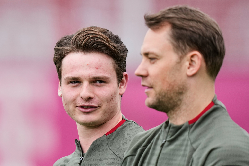 Bayern's goalkeeper Jonas Urbig, left, watches Bayern's goalkeeper Manuel Neuer during a training session ahead of the Champions League quarterfinal second leg soccer match between Bayern Munich and Real Madrid in Munich, Germany, Tuesday, April 14, 2026. (AP Photo/Matthias Schrader)
