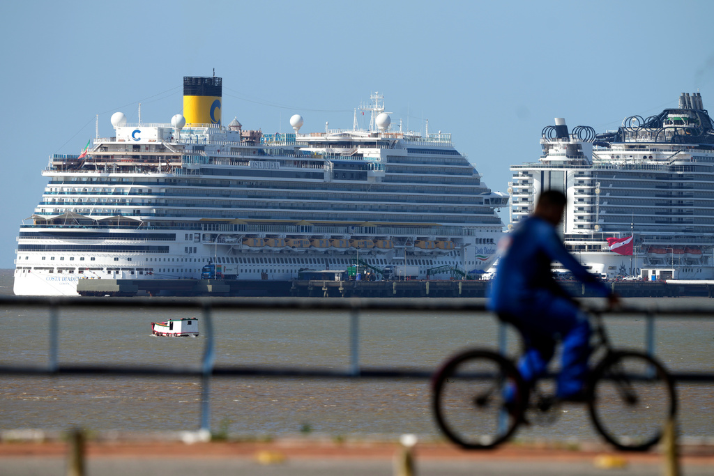 Ships arrive to accommodate participants of the COP30 U.N. Climate Summit, at the port of Outeiro in Belem, Para state, Brazil, Tuesday, Nov. 4, 2025. (AP Photo/Eraldo Peres)