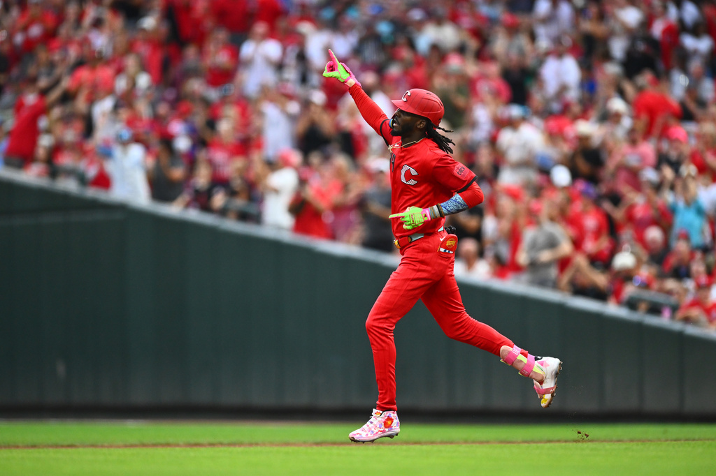 Cincinnati Reds' Elly De La Cruz (44) runs the bases after hitting a solo home-run during the first inning of a baseball game against the Milwaukee Brewers in Cincinnati, Saturday, Sept. 5, 2026. (AP Photo/Ben Jackson)
