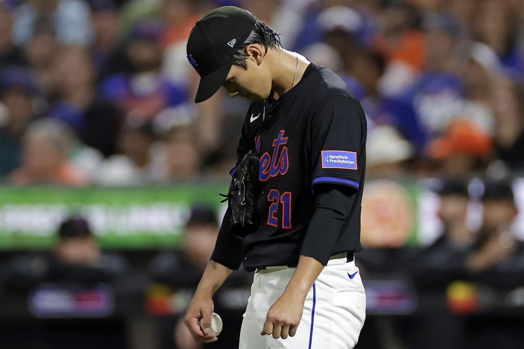 New York Mets pitcher Jonah Tong reacts after giving up runs during the first inning of a baseball game against the Texas Rangers, Friday, Sept. 12, 2025, in New York. (AP Photo/Adam Hunger)