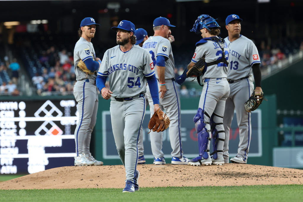 Kansas City Royals pitcher Mitch Spence (54) is removed by manager Matt Quatraro, third from right, during the fifth inning of a baseball game against the Washington Nationals, Monday, June 15, 2026, in Washington. (AP Photo/Terrance Williams)
