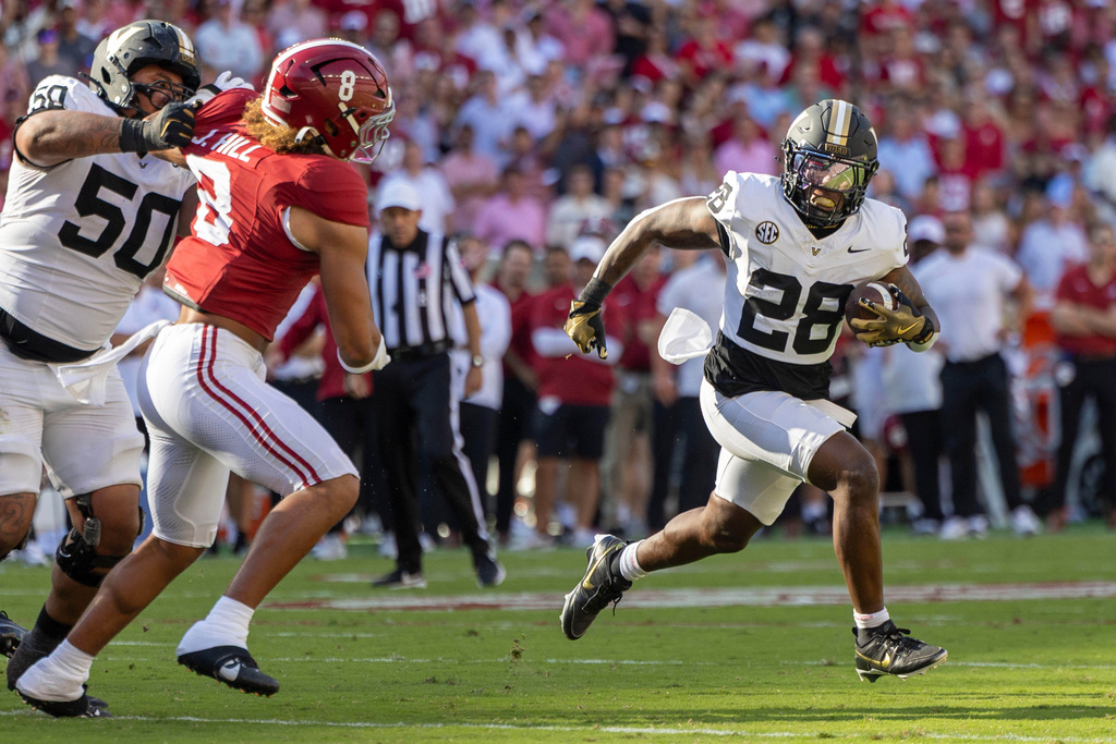 Vanderbilt running back Sedrick Alexander (28) runs the ball against Alabama during the first half of an NCAA college football game, Saturday, Oct. 4, 2025, in Tuscaloosa, Ala. (AP Photo/Vasha Hunt)
